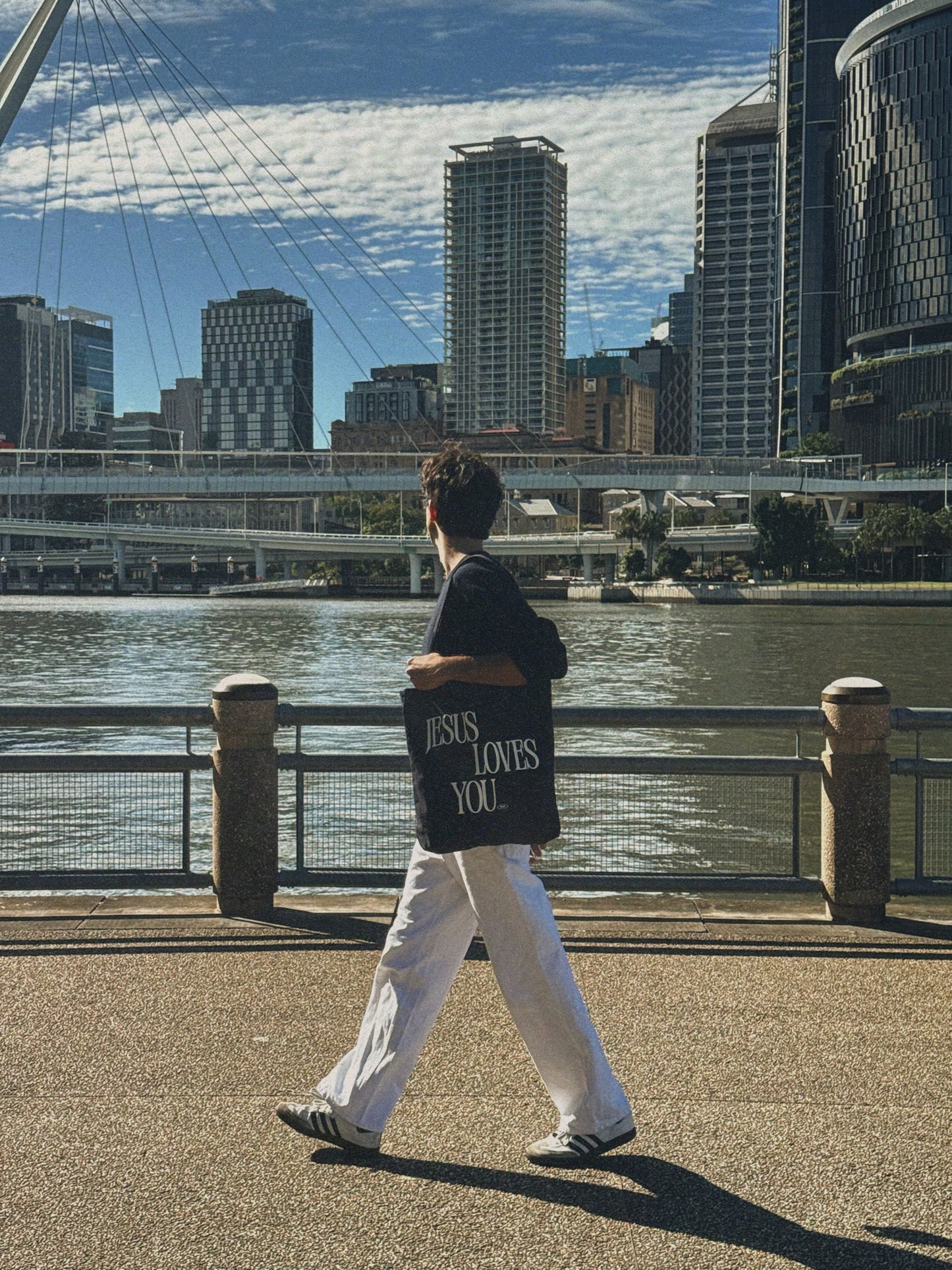 ‘Jesus loves you’ tote bag
