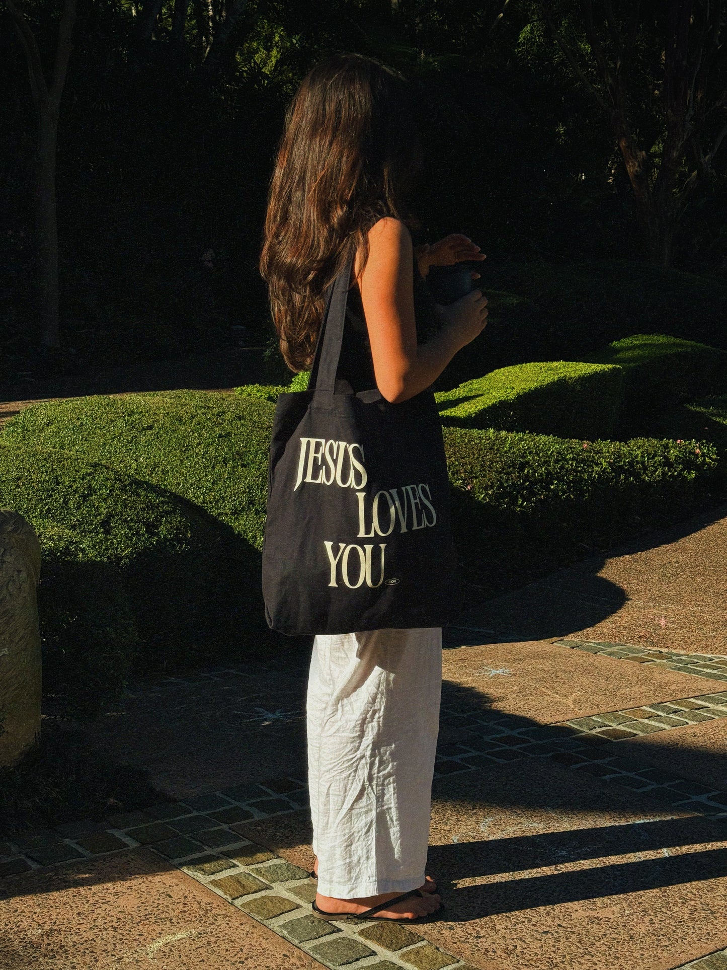‘Jesus loves you’ tote bag